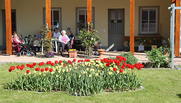 Im Garten der Senioren-WG